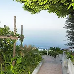Orleans بيت ضيافة 4*