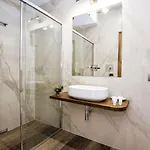 Orleans بيت ضيافة 4*