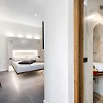 Orleans بيت ضيافة 4*